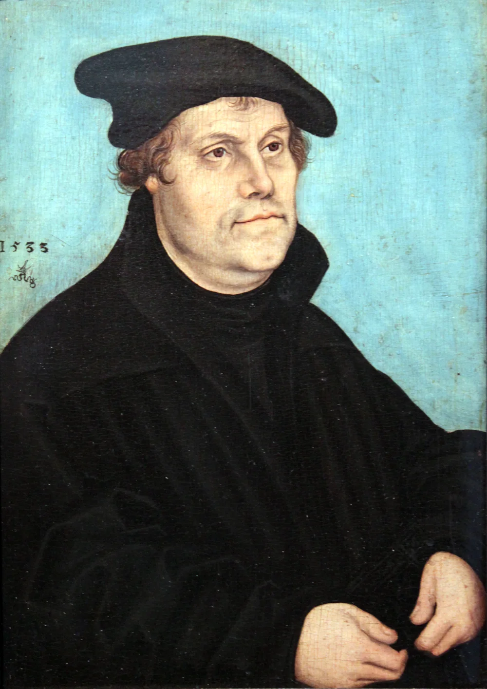 Retrato de Martinho Lutero, com barrete e veste escuros, pintado por Lucas Cranach em 1533.